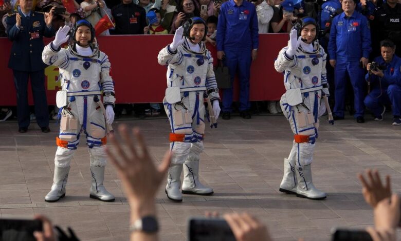 US faces risk of losing to China in second moon race