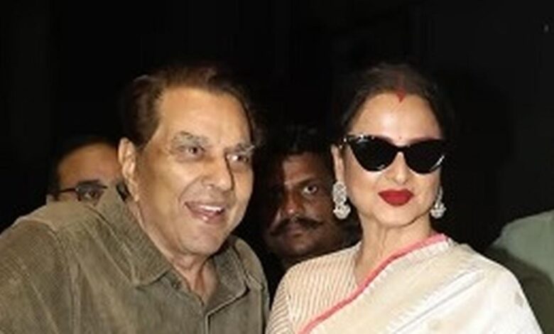 Rekha, Dharmendra’s heartwarming reunion steals the spotlight at ‘Loveyapa’ screening